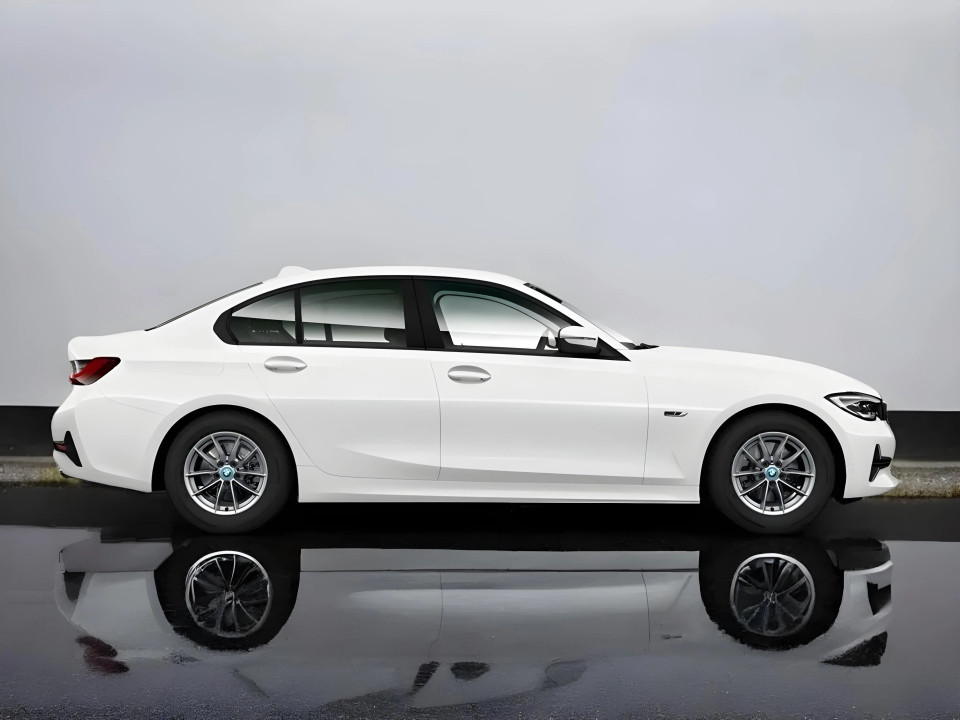 BMW Seria 3 330 e (5)