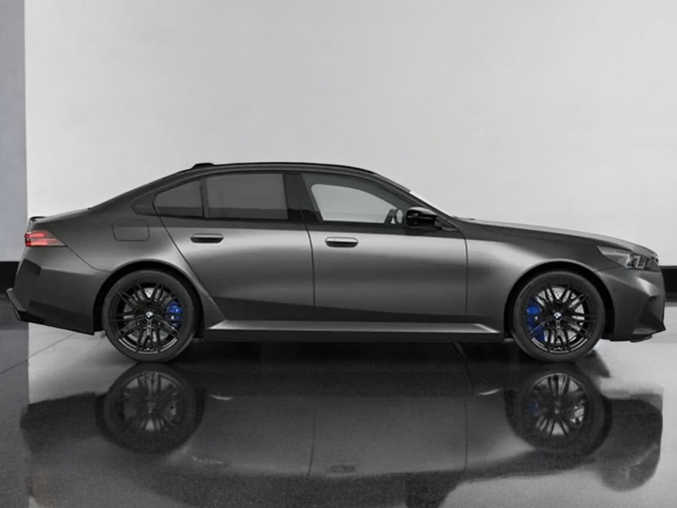 BMW M5 xDrive (3)