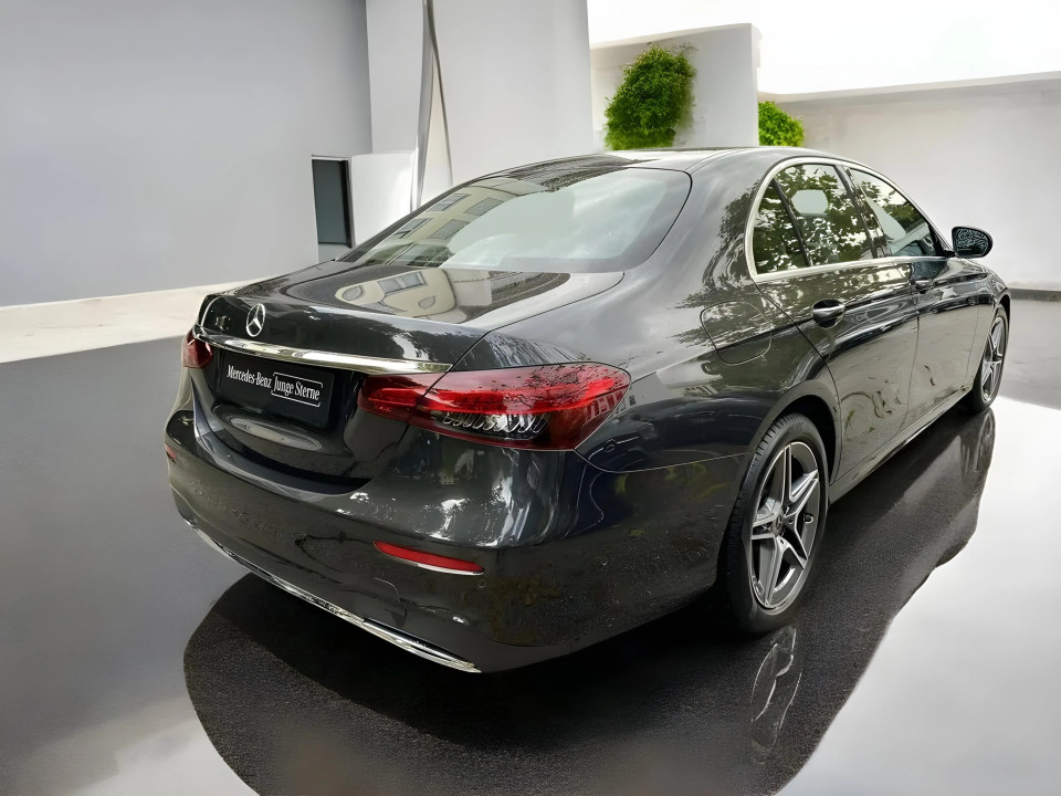 Mercedes-Benz E 220d 4MATIC AMG Line (4)