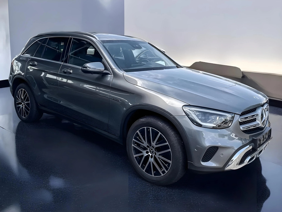 Mercedes-Benz GLC 300e 4MATIC (2)