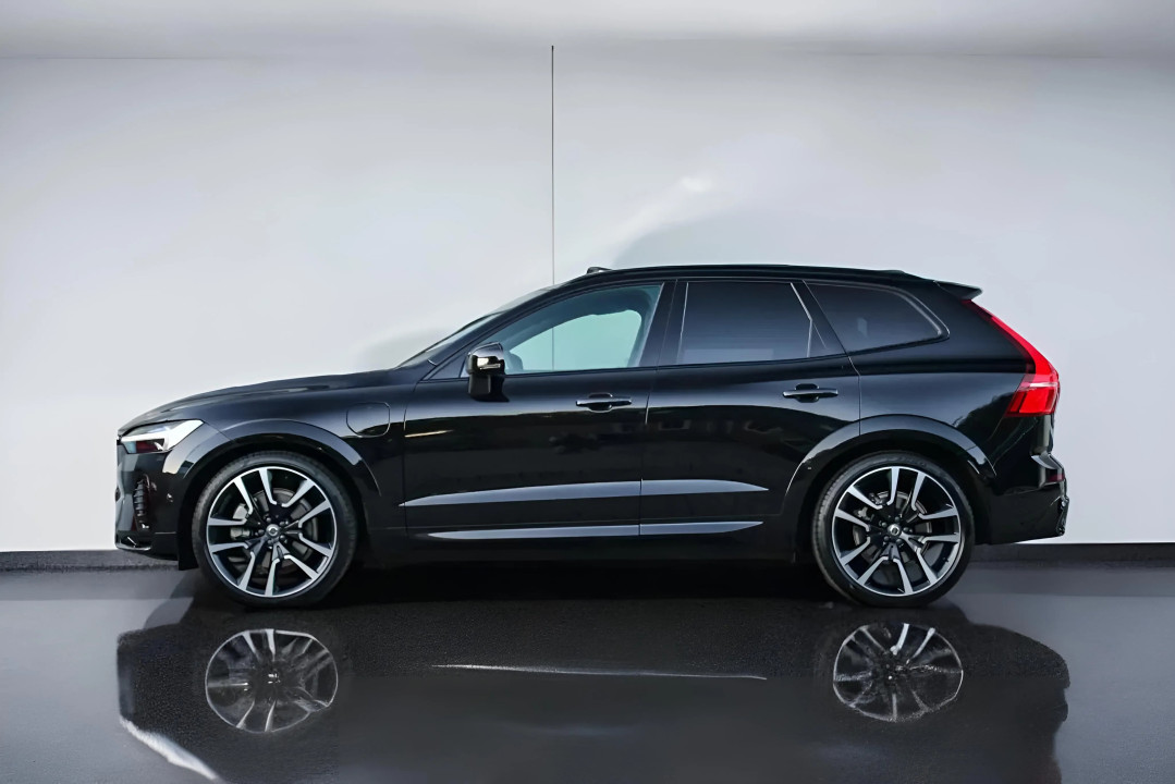 Volvo XC 60 2.0 T8 AWD (2)