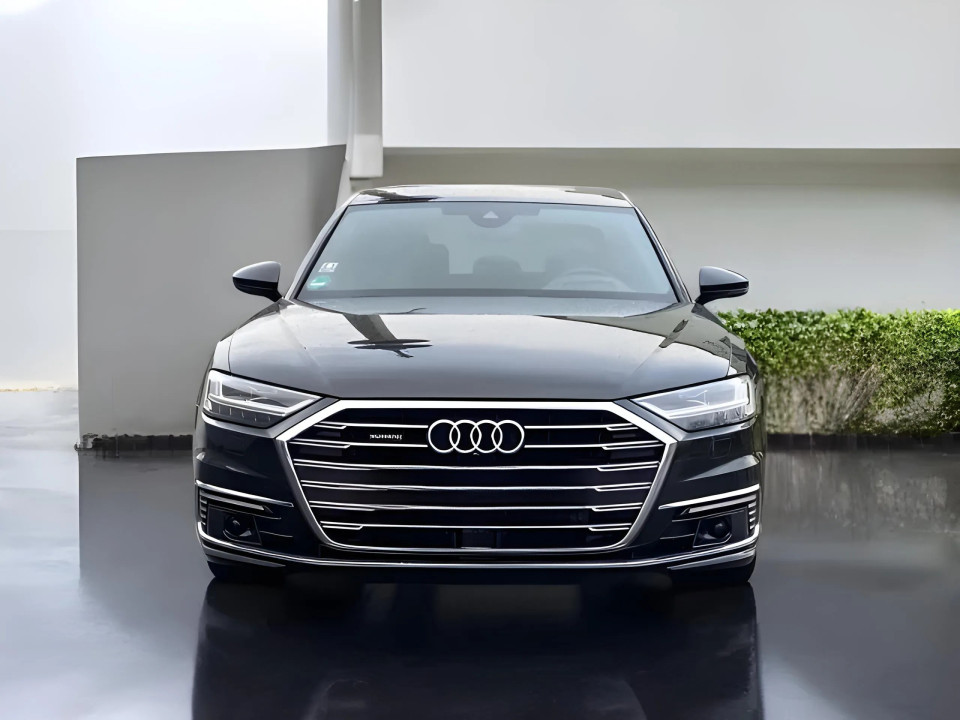 Audi A8 60 TFSI e quattro tiptronic (2)