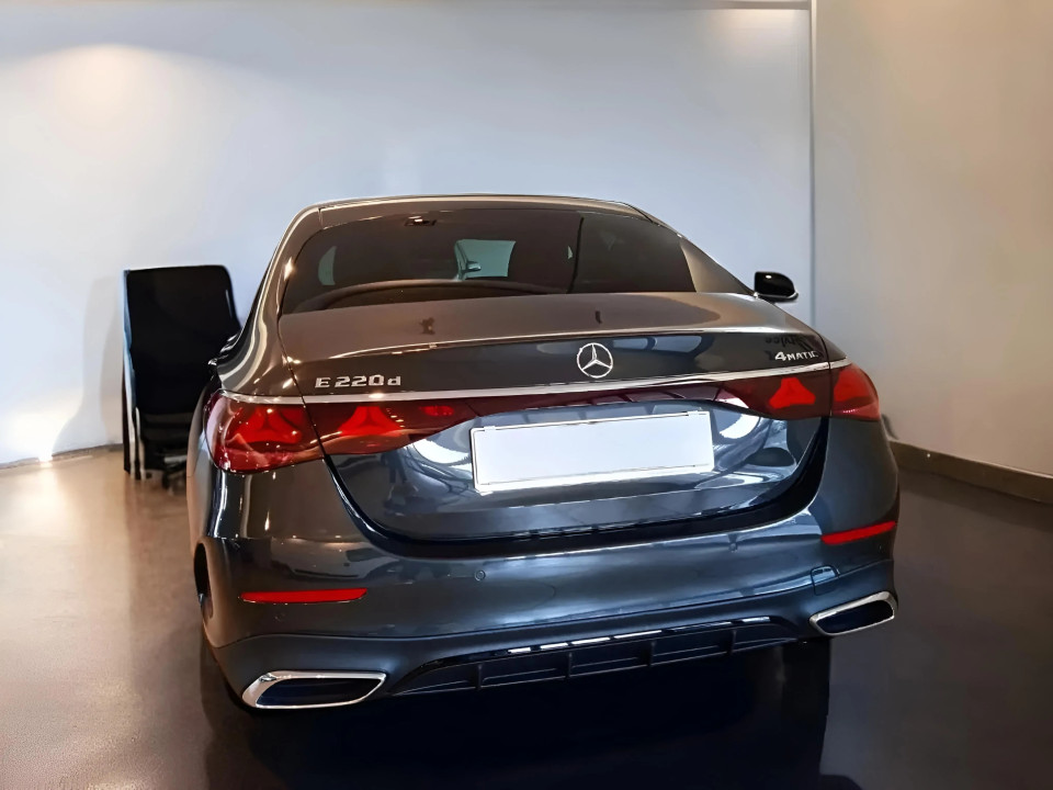 Mercedes-Benz E 220d 4MATIC AMG Line (5)