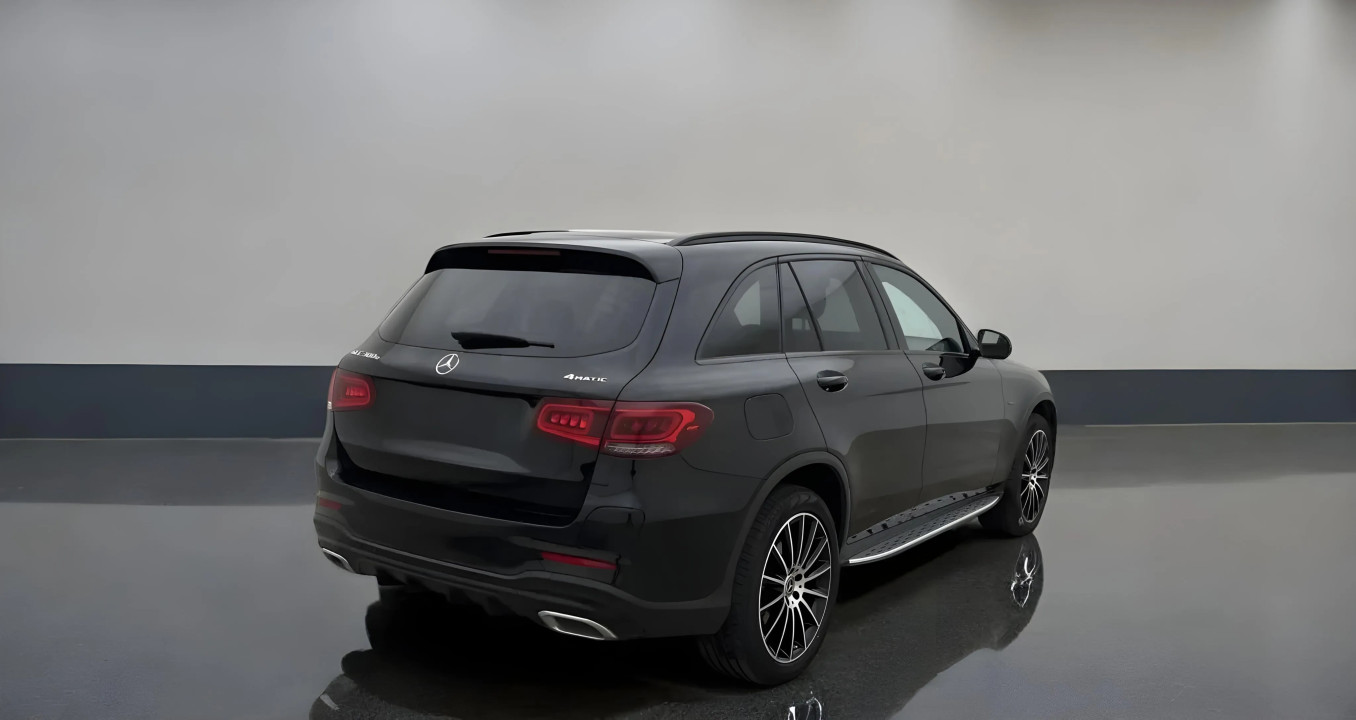 Mercedes-Benz GLC SUV 300e 4MATIC AMG Line (2)