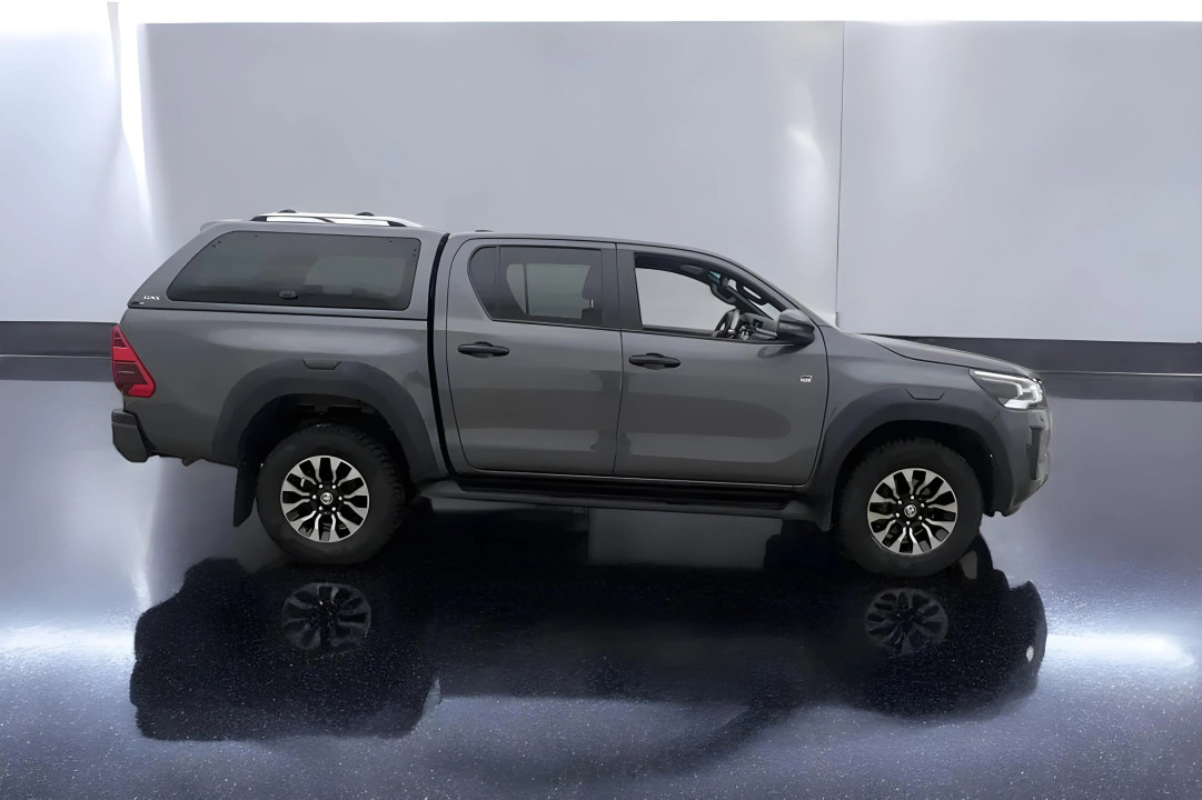 Toyota Hilux GR-Sport 2.8D Double Cab (2)