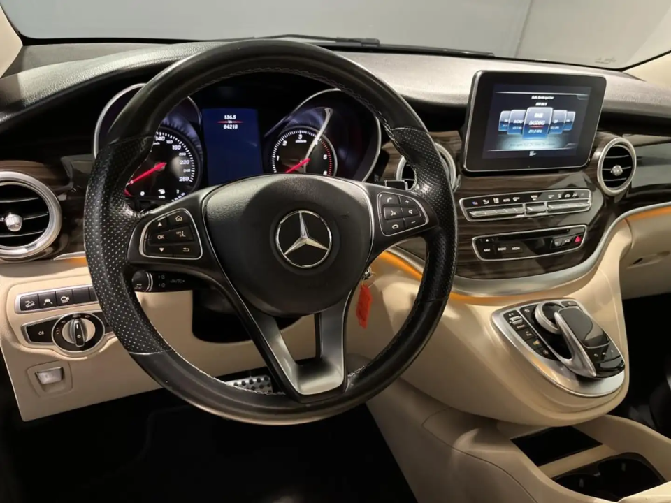 Mercedes-Benz Clasa V kompakt V 250d (190 CP) 4MATIC G-TRONIC - foto 8