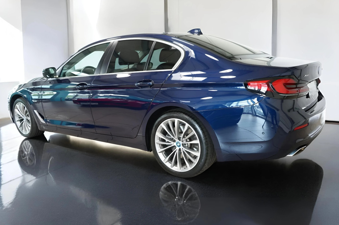 BMW - BMW 545e xDrive - foto 6