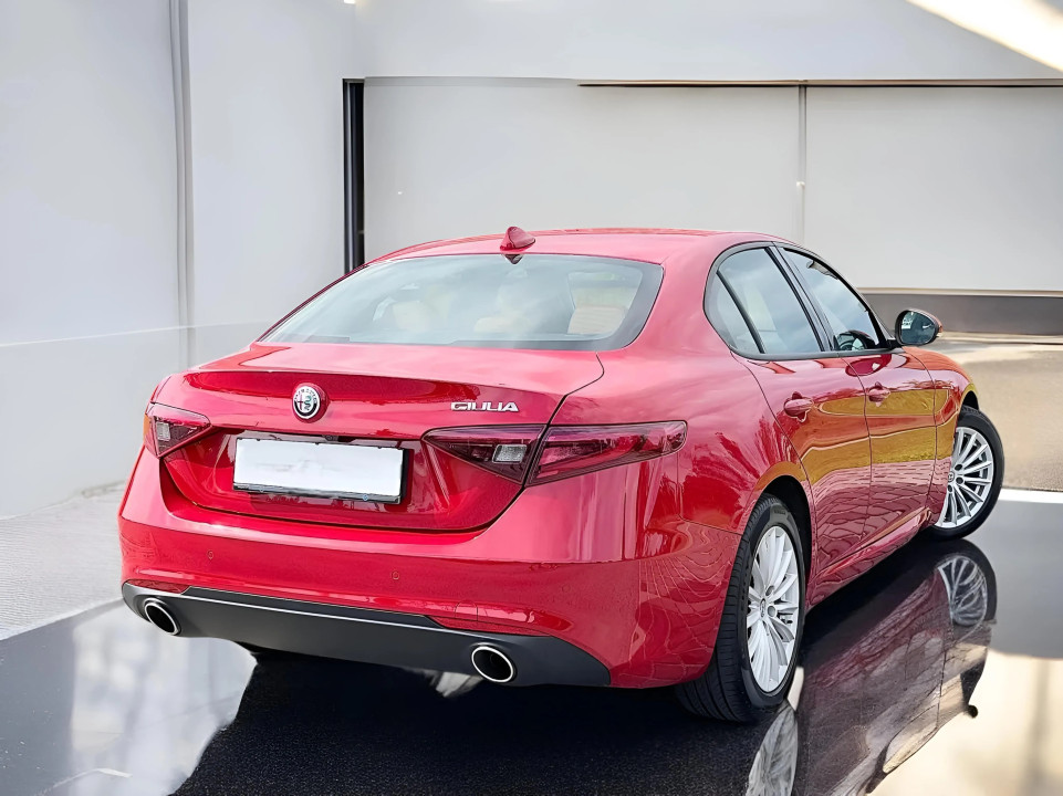 Alfa Romeo Giulia 2.0 Turbo (5)