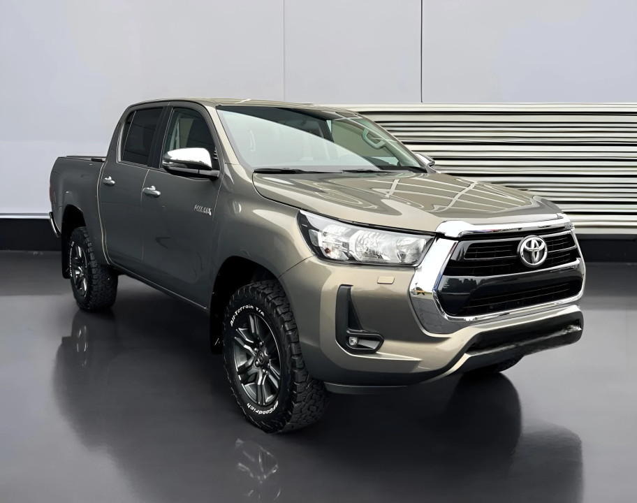 Toyota Hilux 2.8D-4D (3)