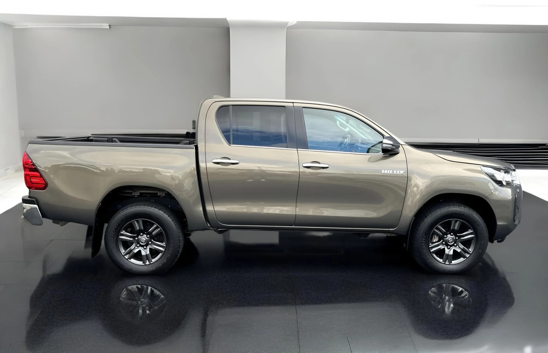 Toyota Hilux 2.8 D-4D (5)