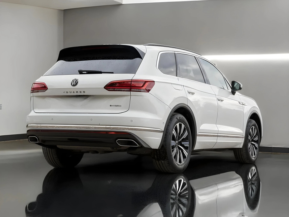 Volkswagen Touareg 3.0TSI 4MOTION eHybrid Elegance (2)