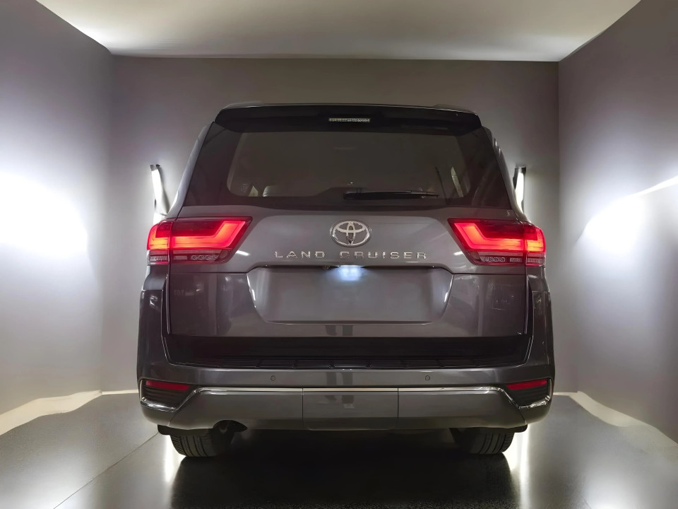 Toyota Land Cruiser LC300 Premium 3.3d 4WD (4)