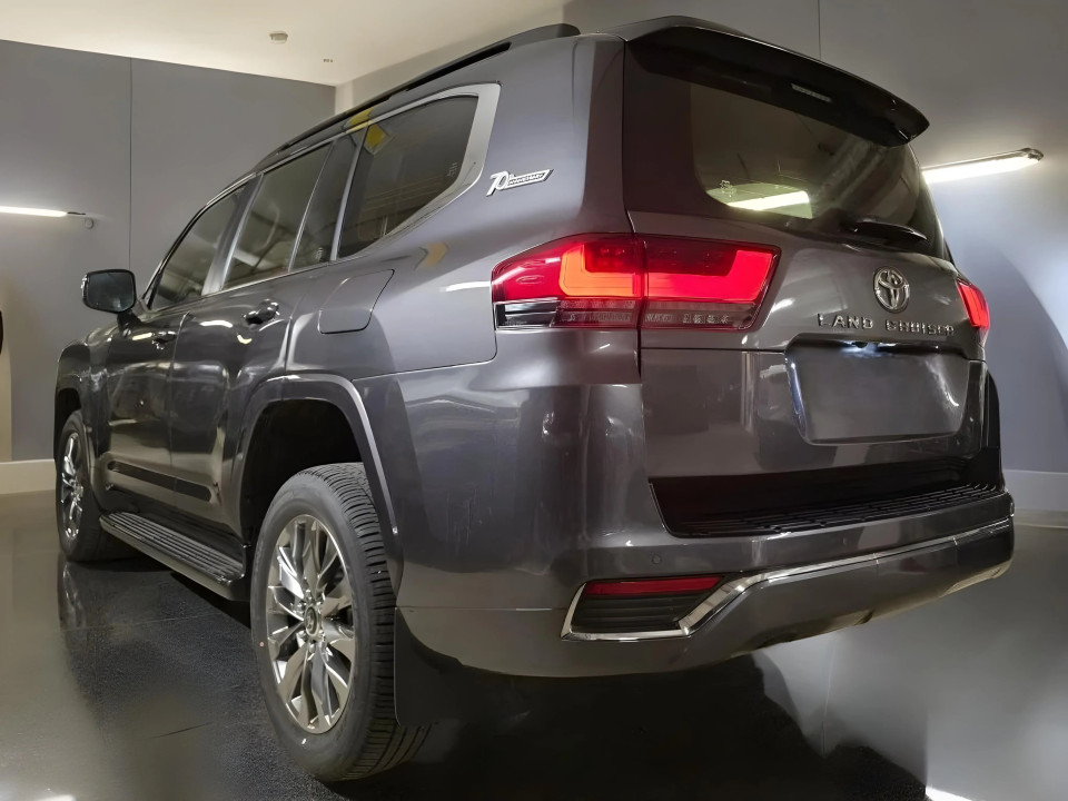 Toyota Land Cruiser LC300 Premium 3.3d 4WD (5)