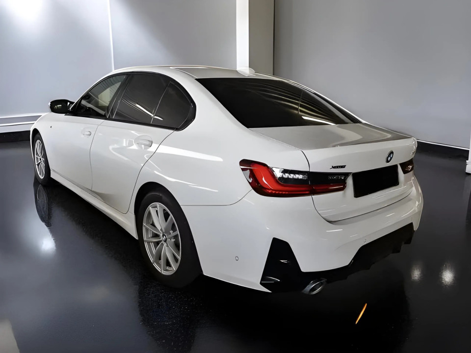 BMW Seria 3 320i xDrive M-Sport (5)