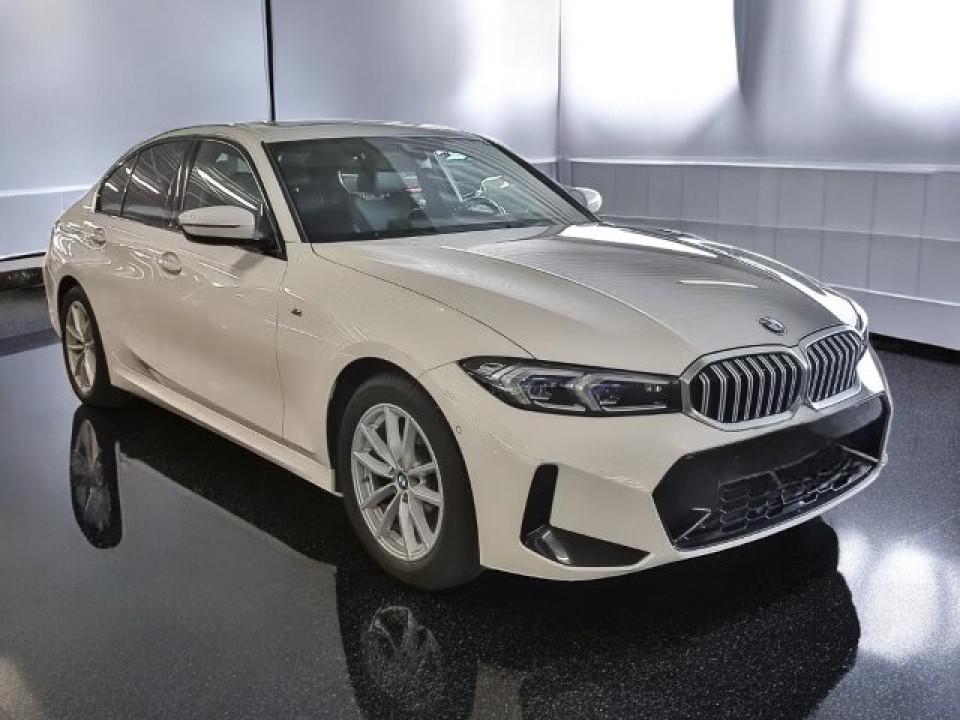 BMW Seria 3 320i xDrive M-Sport (3)