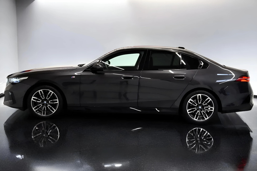 BMW Seria 5 520d xDrive M-Sport - foto 6