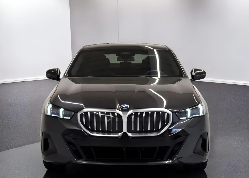 BMW Seria 5 520d xDrive M-Sport (3)