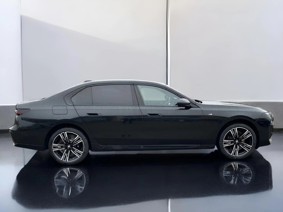 BMW Seria 7 740d xDrive M-Sport (2)