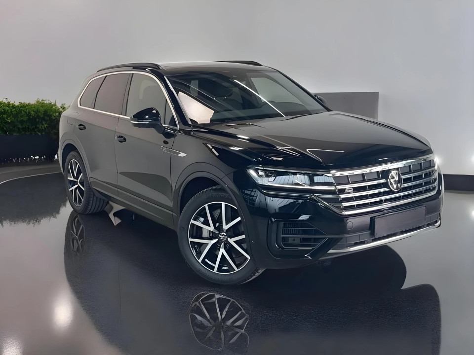 Volkswagen Touareg 3.0 TSI 4MOTION R-LINE (2)