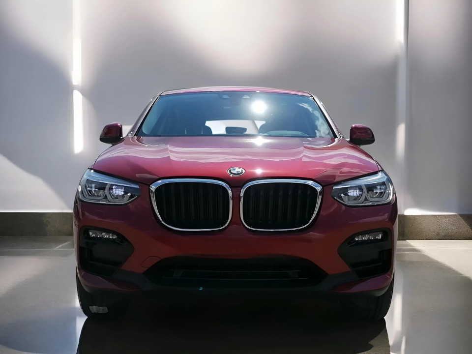 BMW X4 xDrive20d Advantage (2)