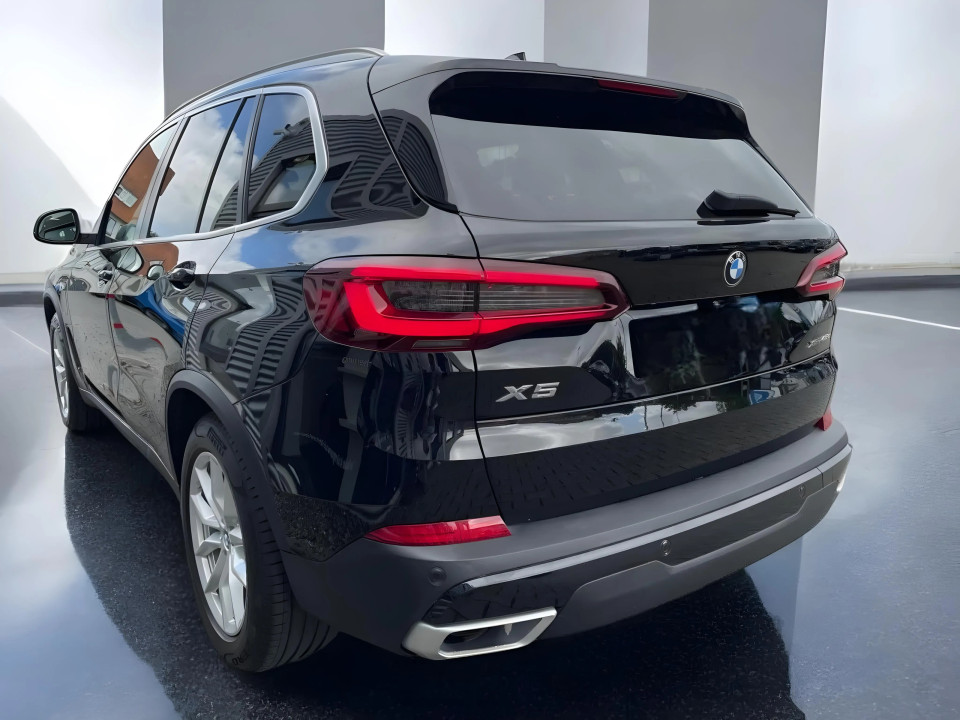 BMW X5 xDrive45e (2)