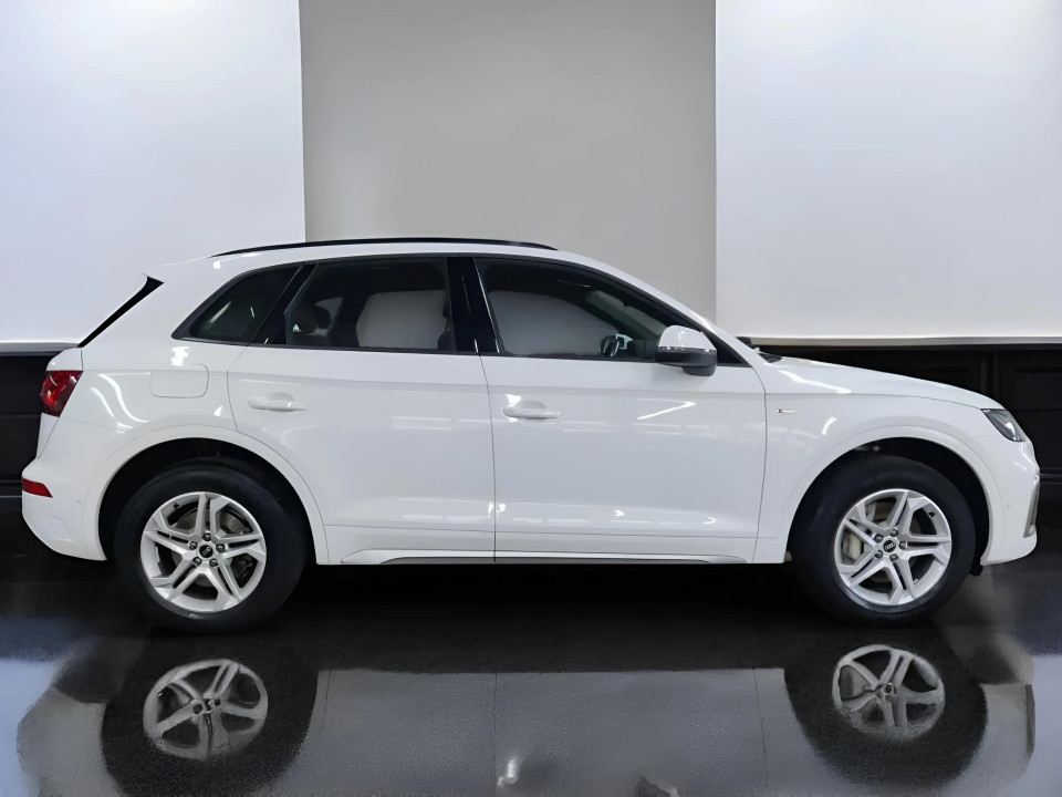 Audi Q5 55TFSIe Quattro S tronic S line (3)