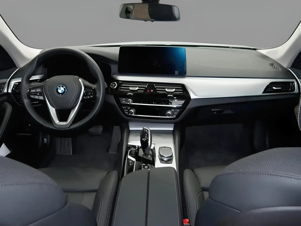 BMW Seria 5 530e xDrive - foto 6