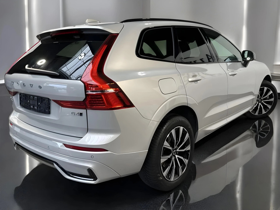 Volvo XC 60 B4 MHEV AWD Plus Dark (2)