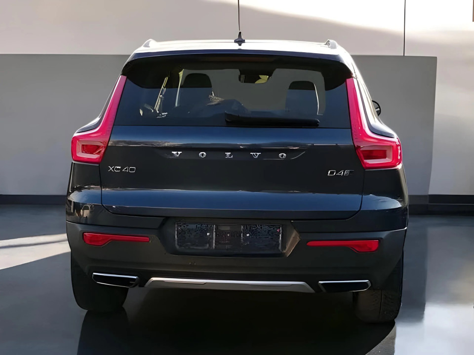 Volvo XC 40 D4 AWD Inscription (4)