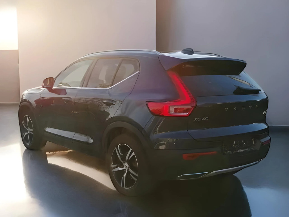 Volvo XC 40 D4 AWD Inscription (3)