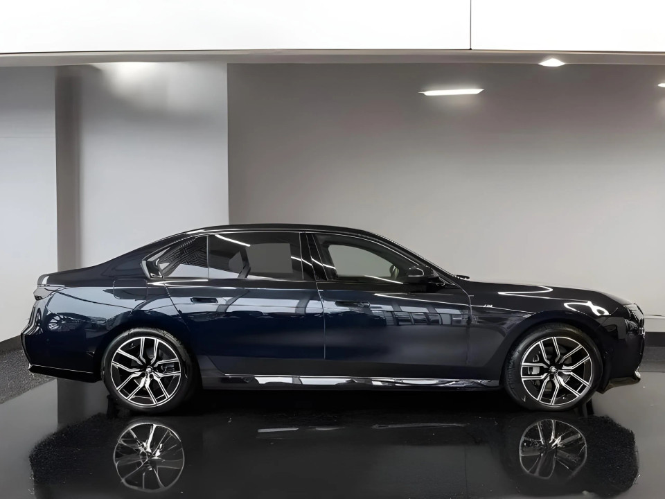 BMW Seria 7 740d xDrive M-Sport (3)