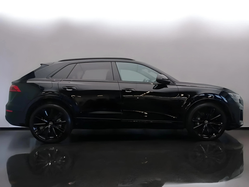 Audi Q8 55TFSI Quattro S-Line (5)