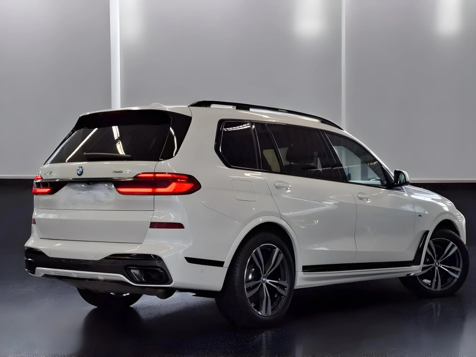 BMW X7 xDrive40i M-Sport (2)