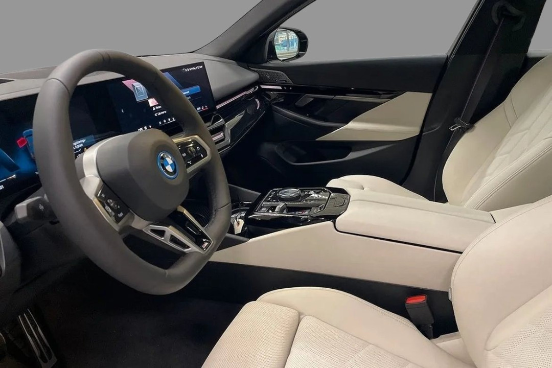 BMW Seria 5 530e xDrive M-Sport - foto 9