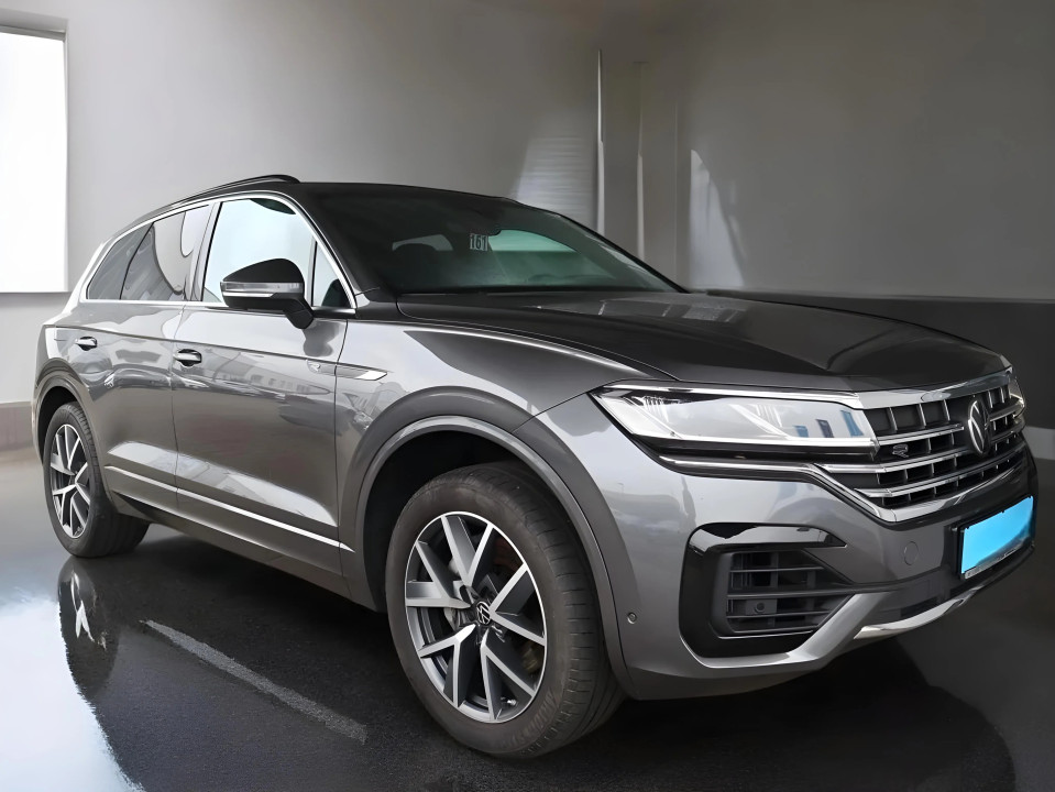 Volkswagen Touareg V6 3.0TSI R-Line 4MOTION (2)