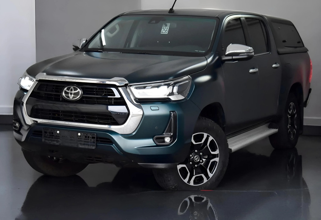 Toyota Hilux 2.8 D-4D Executive (2)