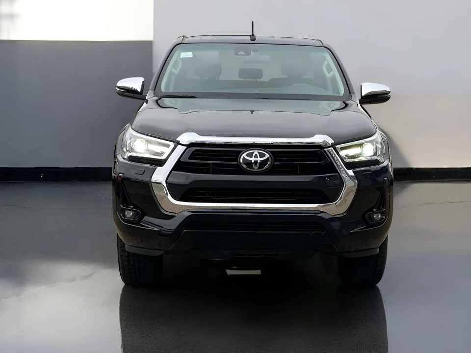 Toyota Hilux 2.8 D-4D Double Cab Executive (2)
