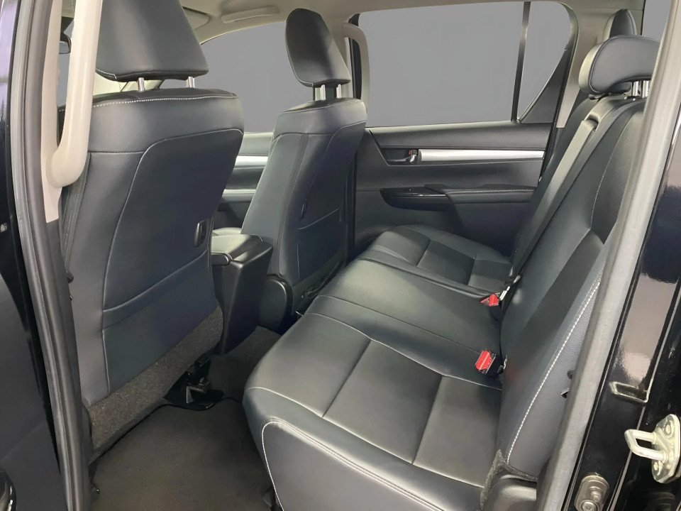 Toyota Hilux 2.8 D-4D Double Cab Executive - foto 13