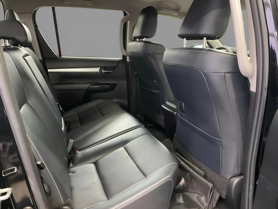 Toyota Hilux 2.8 D-4D Double Cab Executive - foto 14