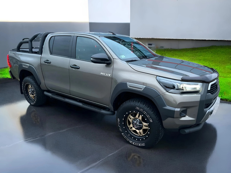 Toyota Hilux 2.8 D4-D Invincible (3)