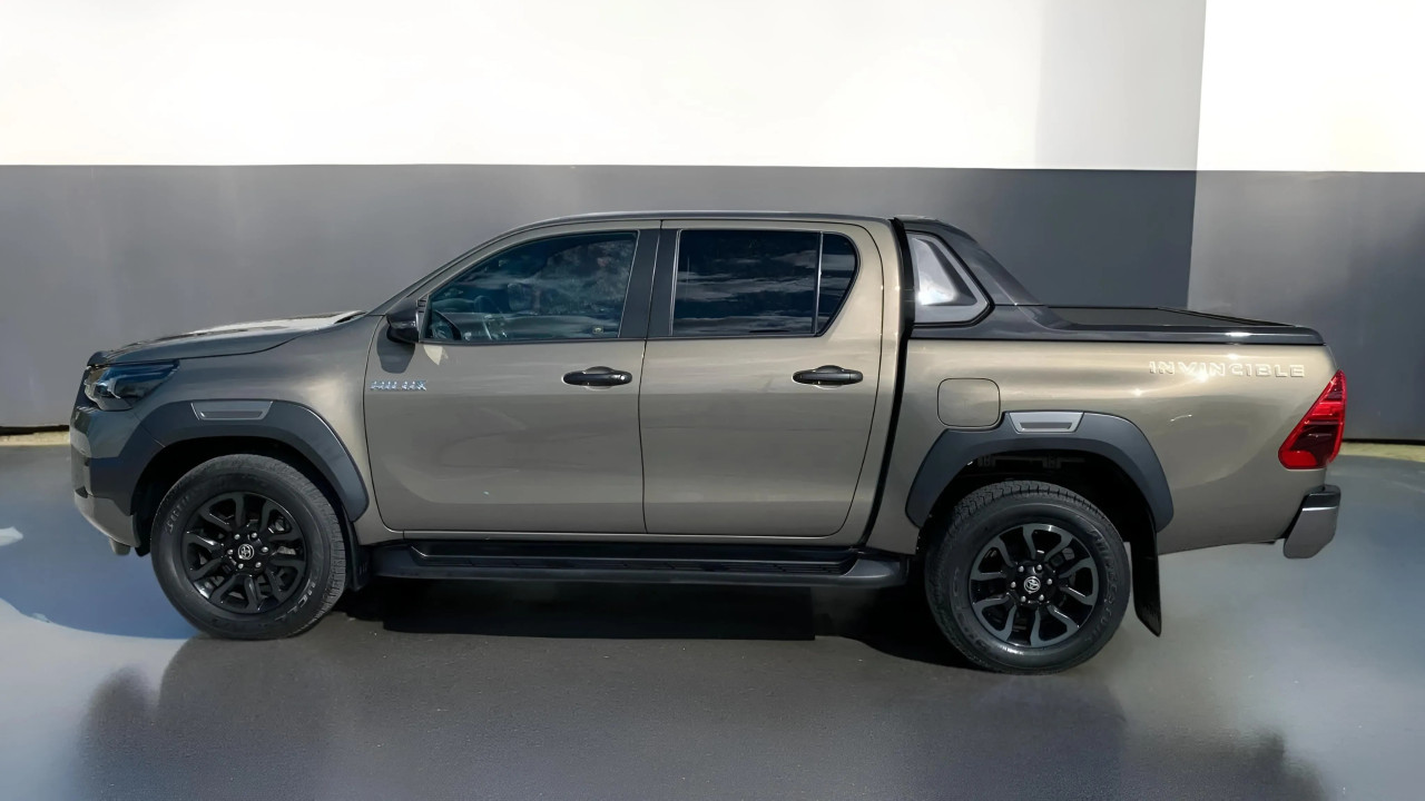 Toyota Hilux 2.8 D-4D 4X4 Invincible - foto 7