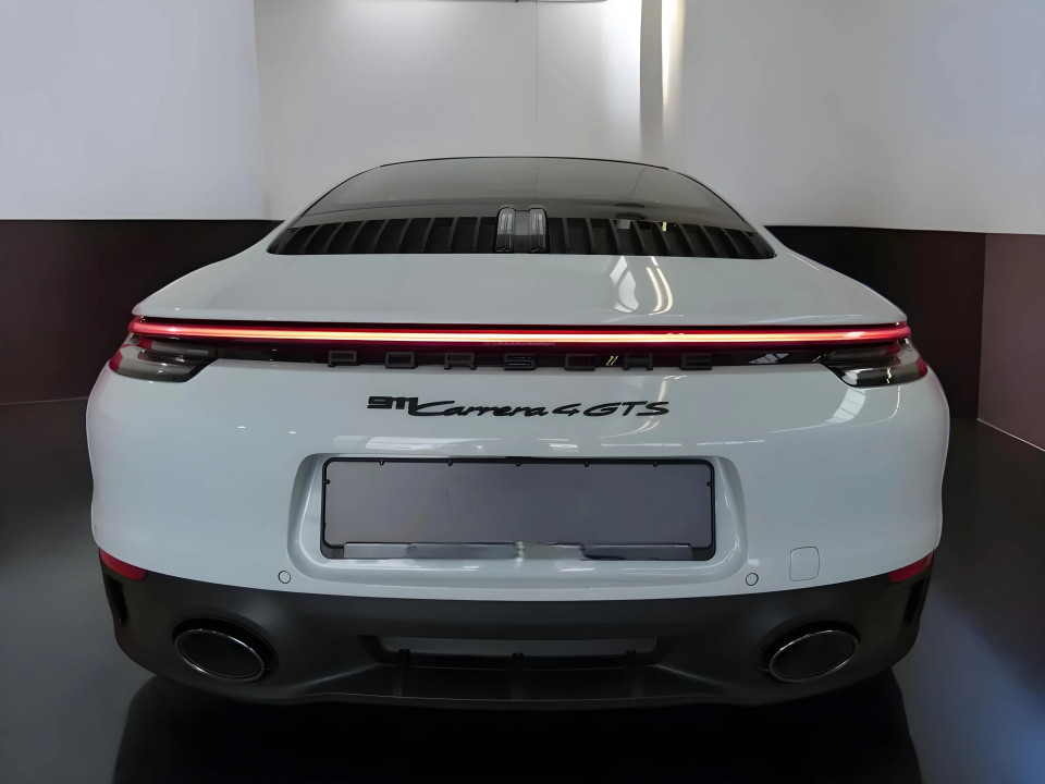 Porsche 911 Carrera 4 GTS (5)