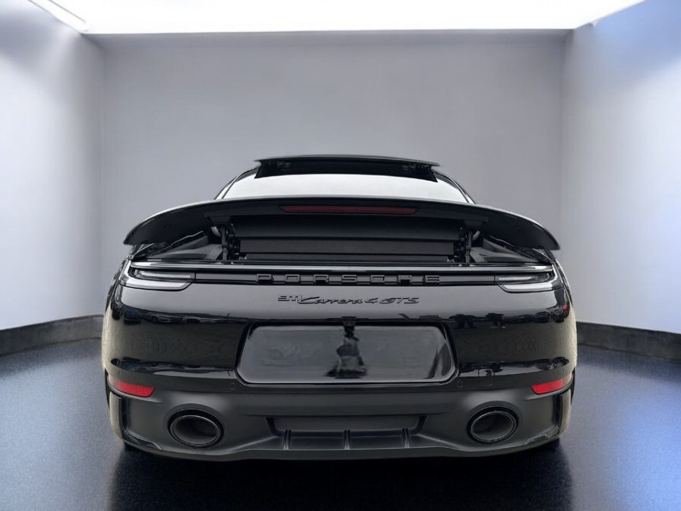 Porsche 911 Carrera 4 GTS (4)