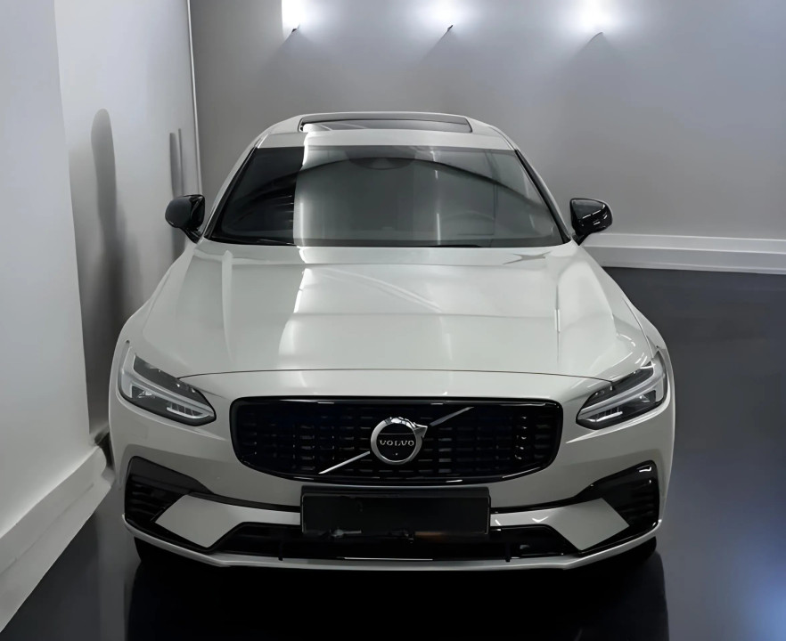 Volvo S90 T8 Recharge AWD R-Design (2)
