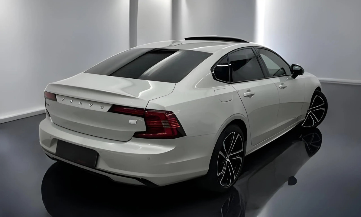 Volvo S90 T8 Recharge AWD R-Design (4)