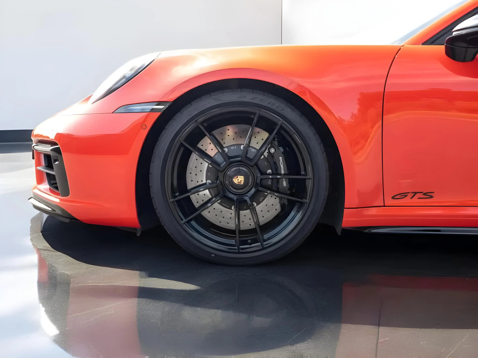 Porsche 911 Carrera 4 GTS - foto 17