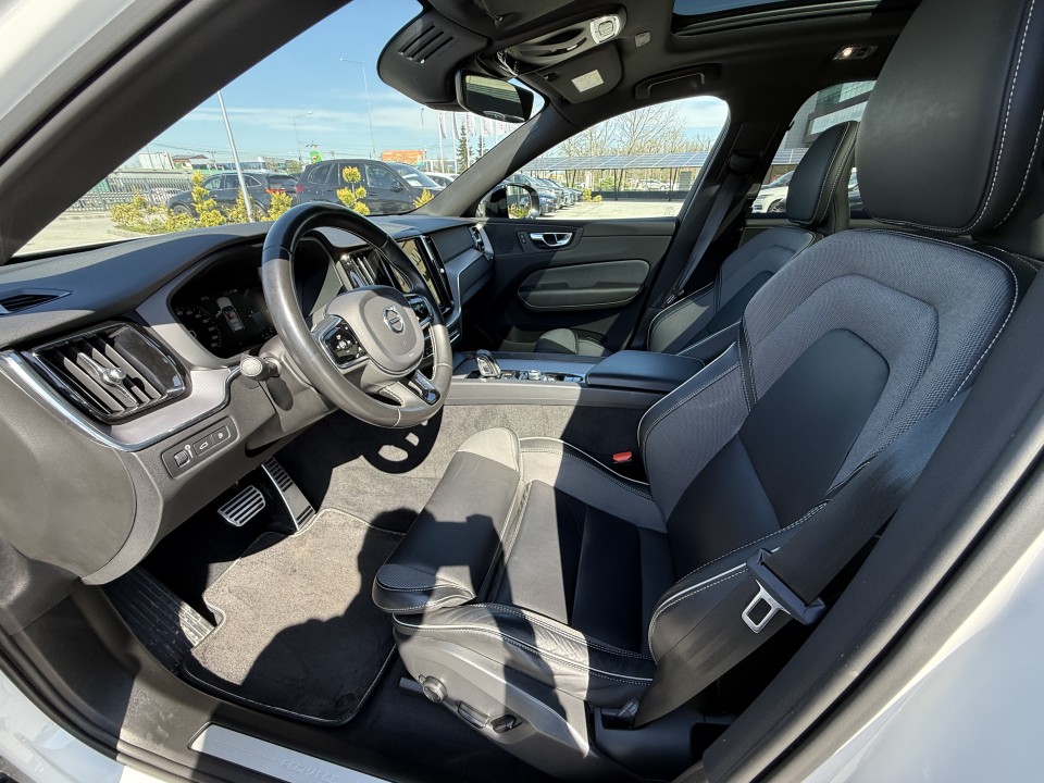 Volvo XC 60 T8 Recharge AWD R-Design - foto 11