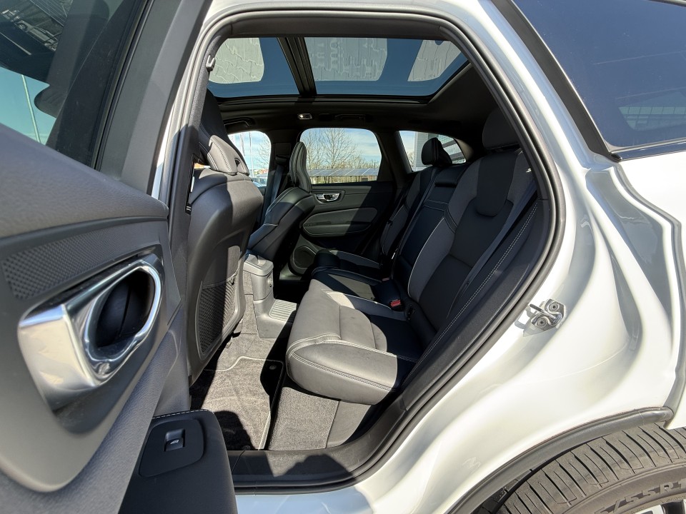 Volvo XC 60 T8 Recharge AWD R-Design - foto 12