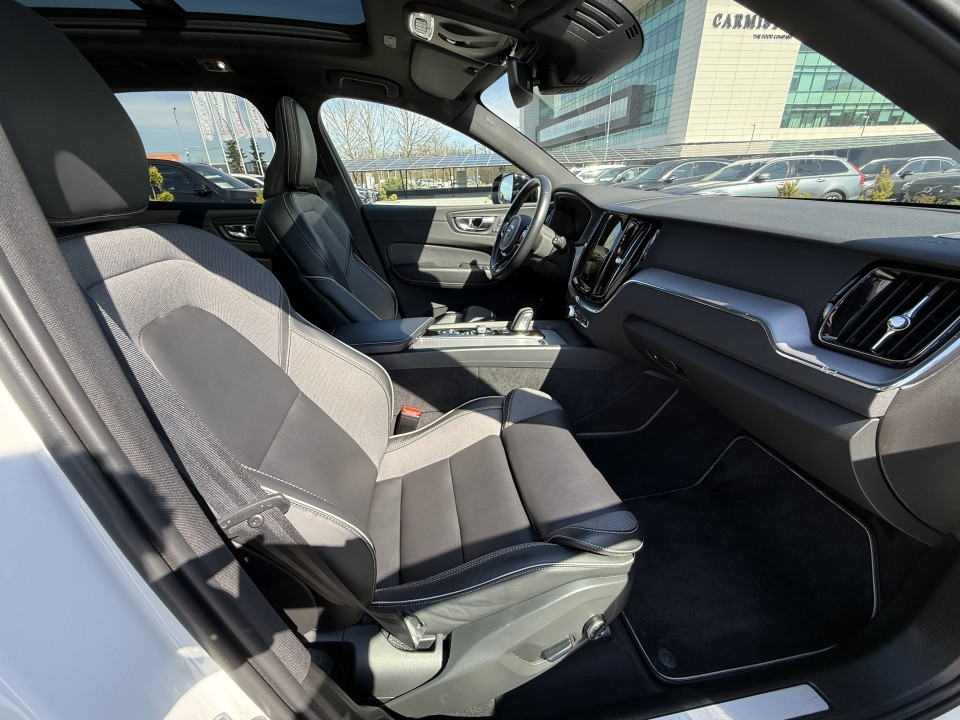 Volvo XC 60 T8 Recharge AWD R-Design - foto 17