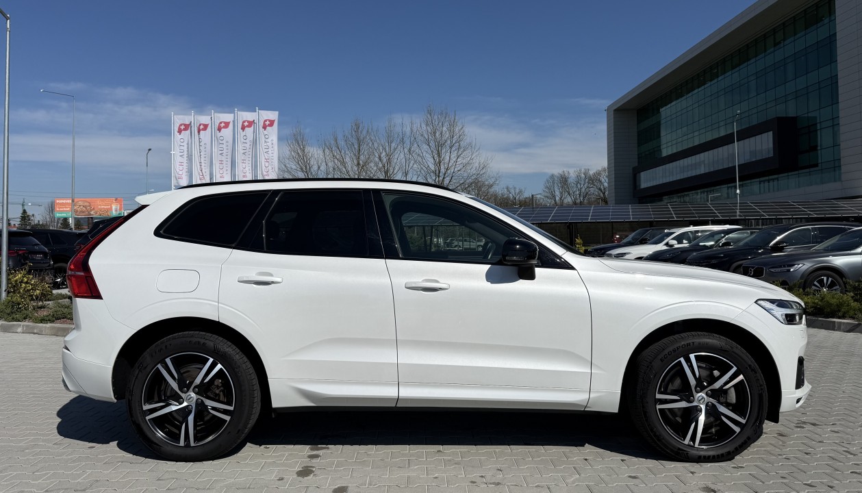 Volvo XC 60 T8 Recharge AWD R-Design (2)